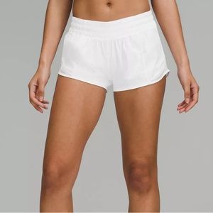 ululemon Hotty Hot Short 2.5” - white
